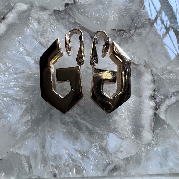 Givenchy earrings gold tone vintage initial G old money style - Picture 5 of 6